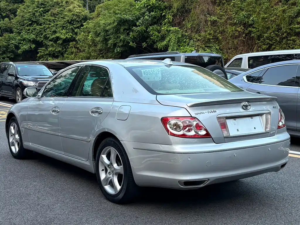 Toyota Reiz — миниатюра 4