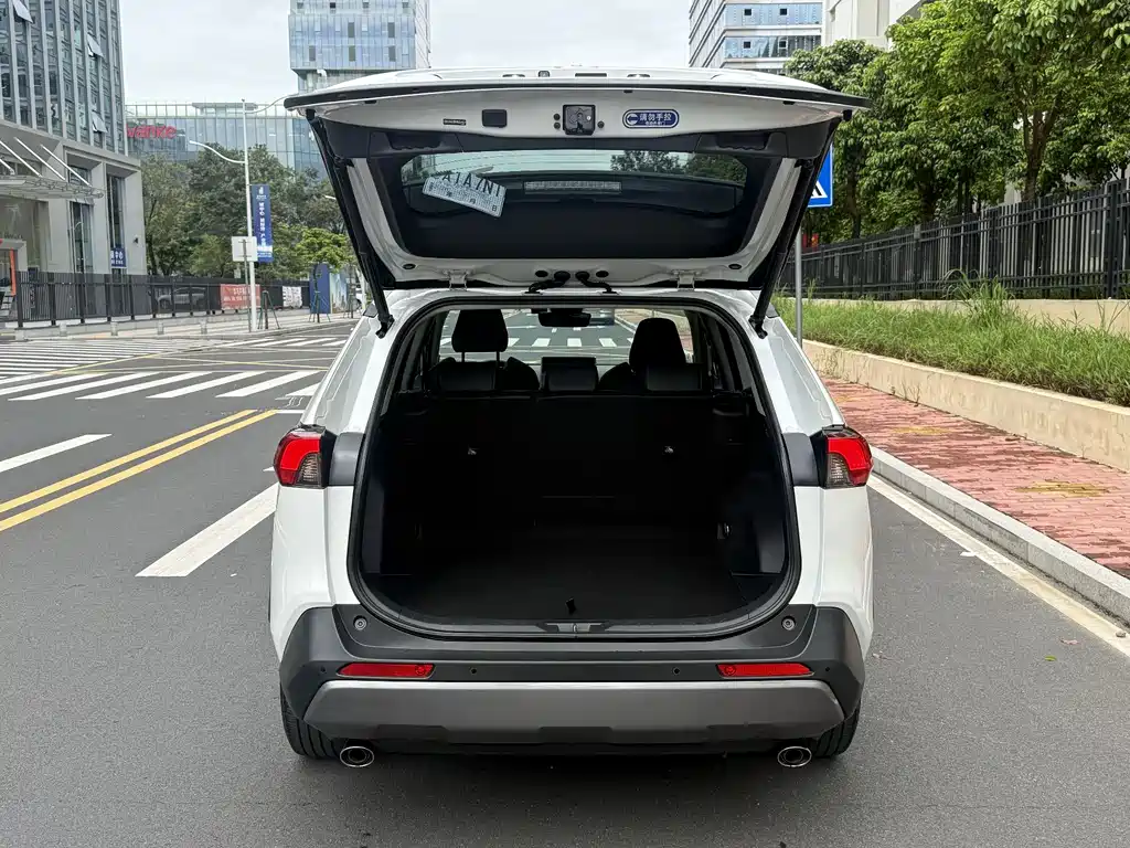 Toyota RAV4 2022 2.5L E-CVT Elite Plus