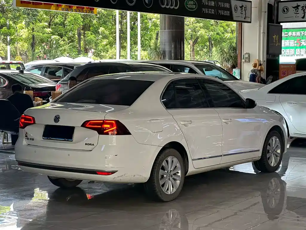 Volkswagen Bora 2018 1.5L AT Comfort
