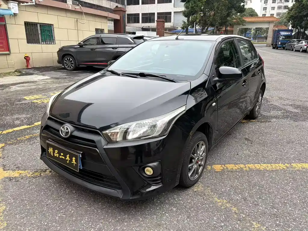 Toyota Yaris L 2014