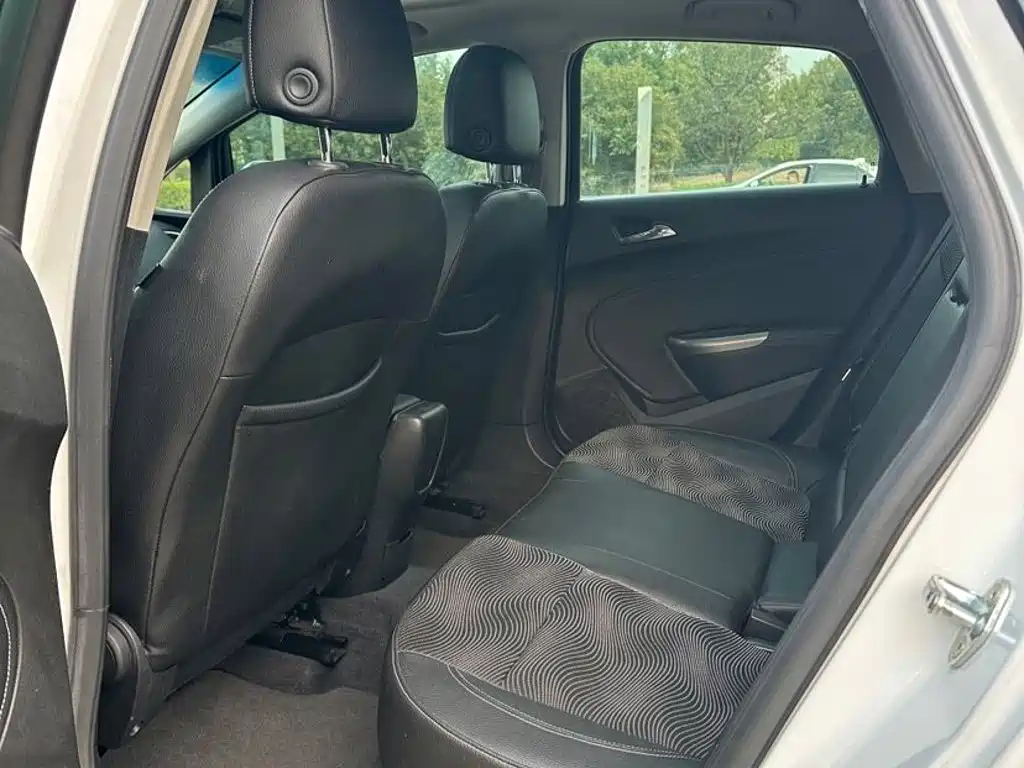 Buick Excelle — миниатюра 7