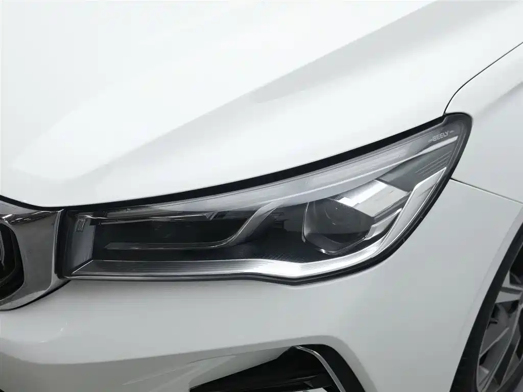 Geely Emgrand 2022 4 1.5L CVT Luxury