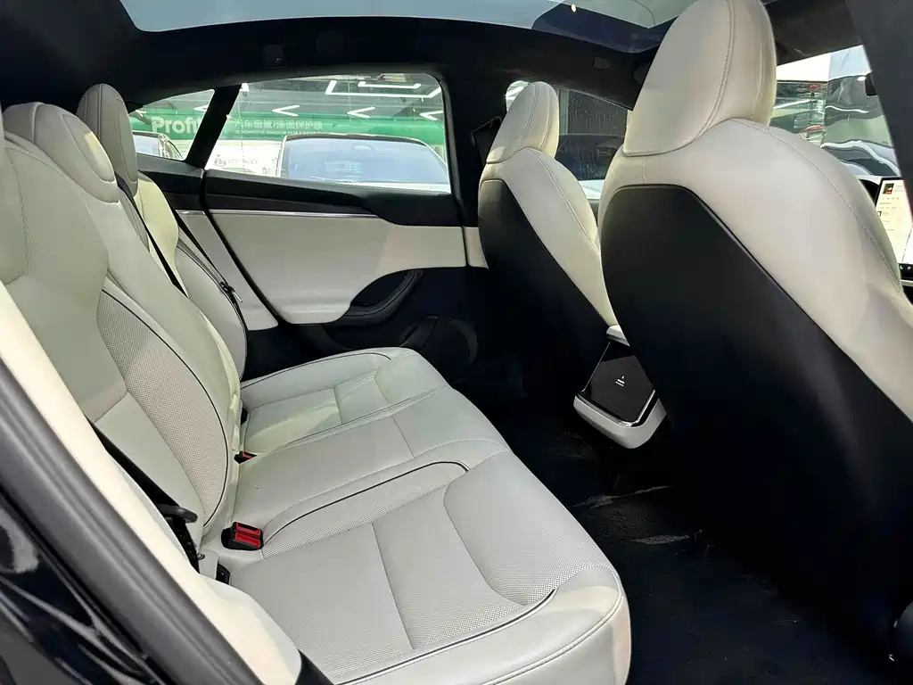 Tesla Model S — миниатюра 13