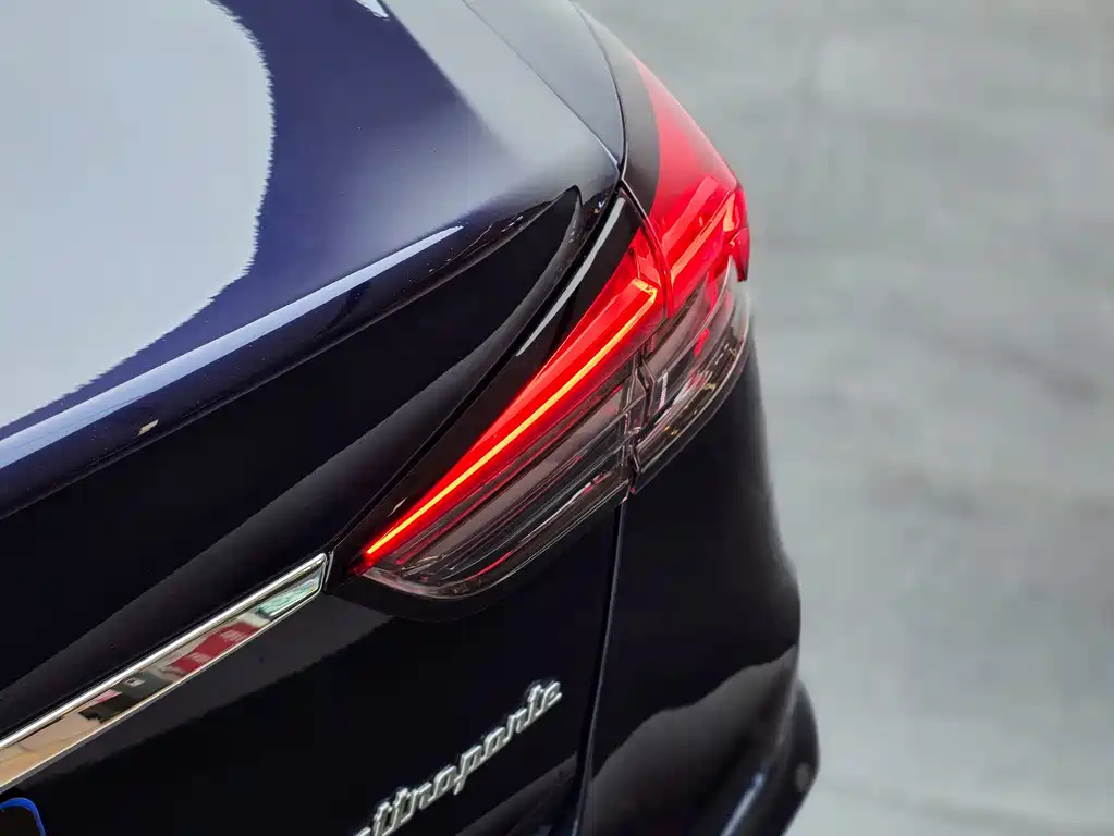 Maserati Quattroporte — миниатюра 9