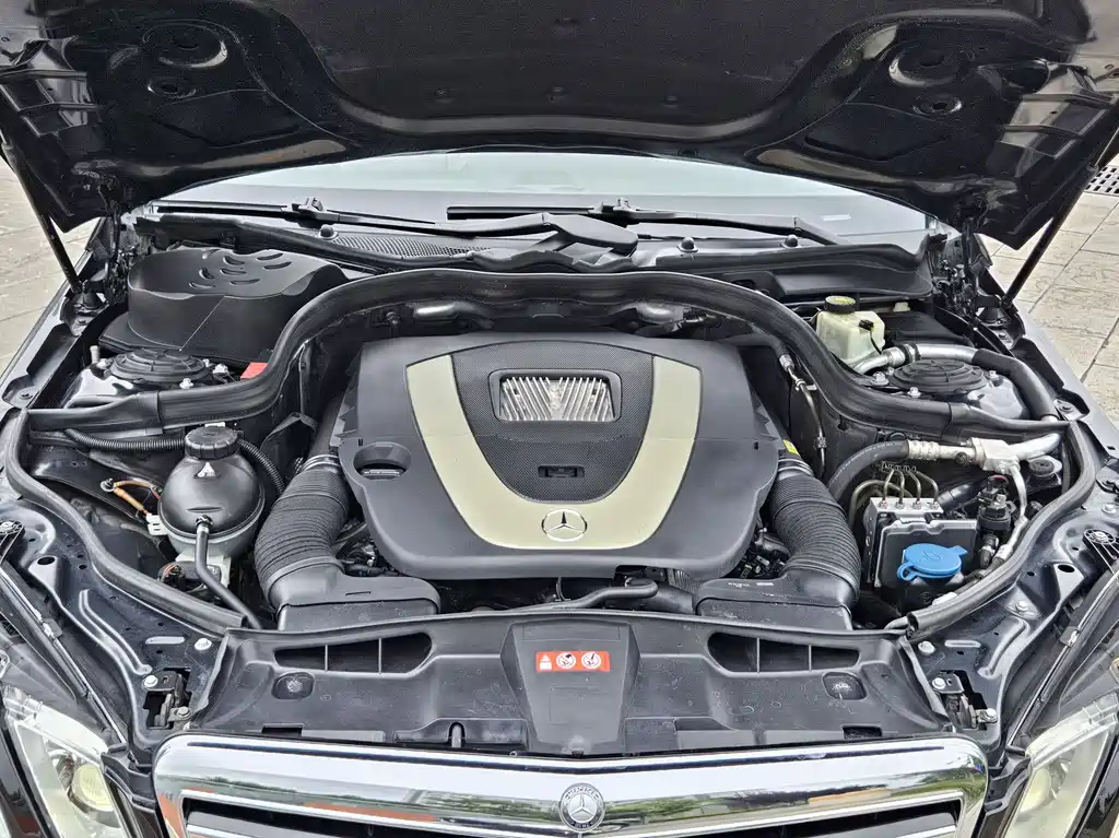 Mercedes-Benz E-Class E 2010 E 300 L Fashion