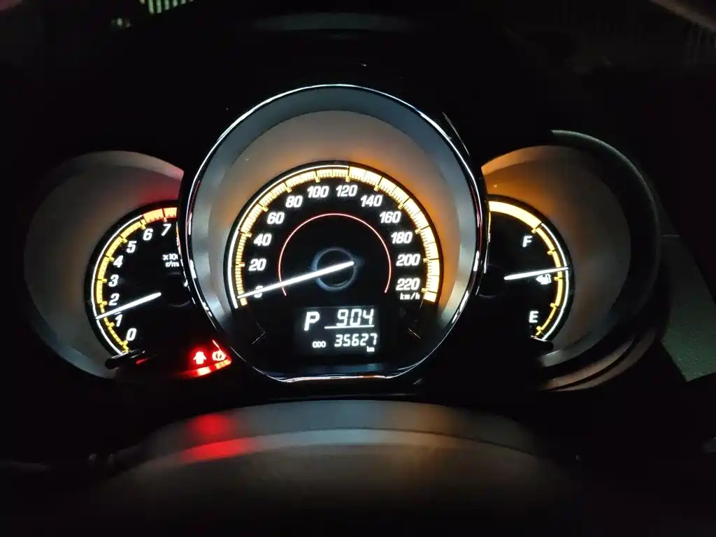 Toyota Yaris L — миниатюра 4