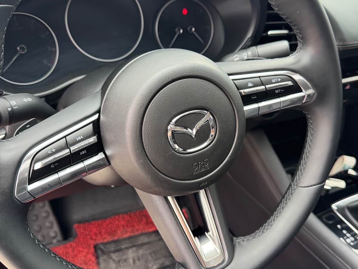 Mazda Mazda3 Axela 2.0 л 2022 г. Белый, пробег 26000 км