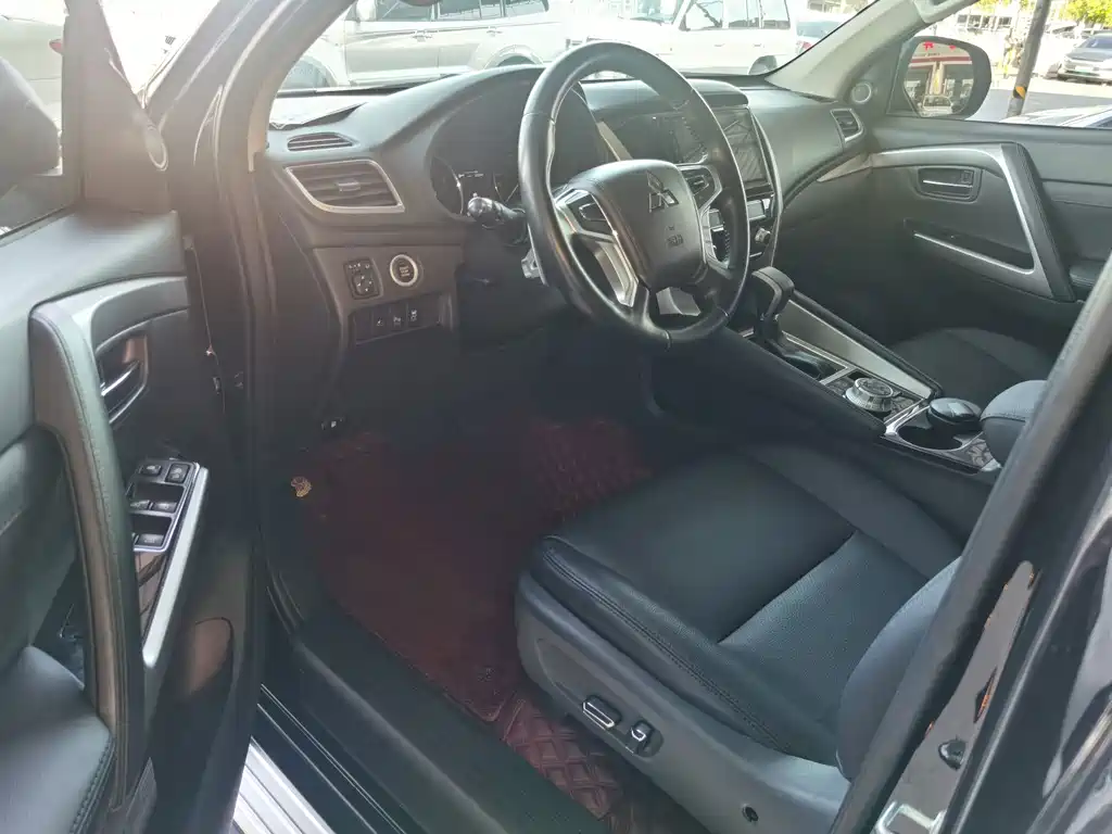 Mitsubishi Pajero Sport (Import) — миниатюра 5