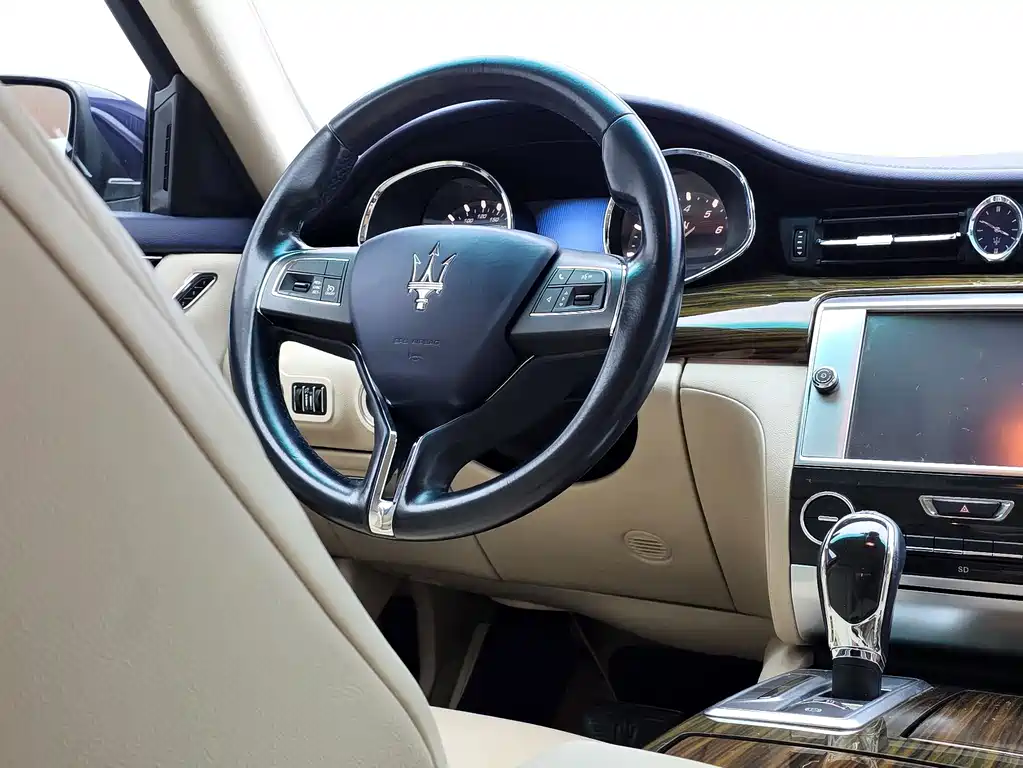 Maserati Quattroporte — миниатюра 19