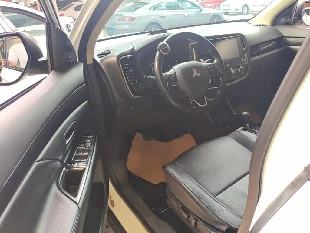 Mitsubishi Outlander — миниатюра 16