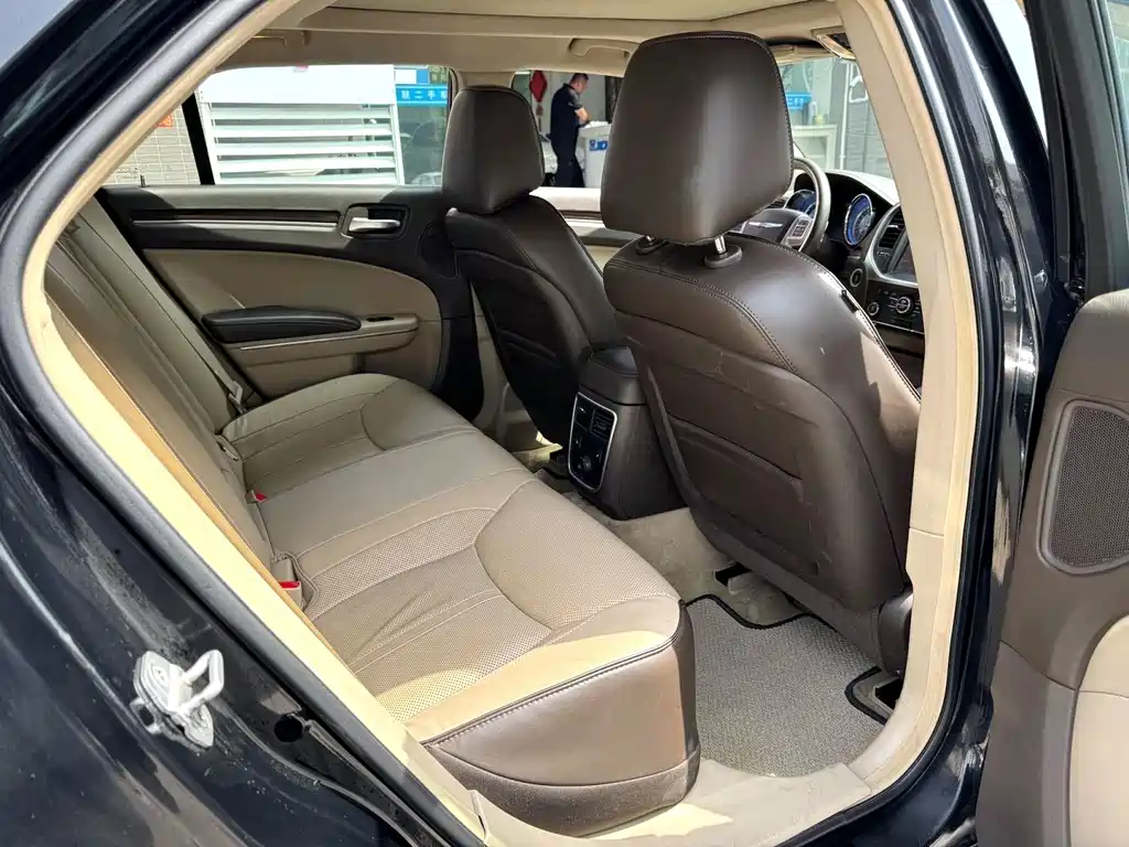 Chrysler 300C — миниатюра 14