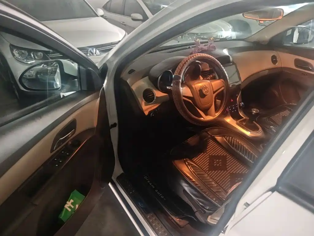 Chevrolet Cruze — миниатюра 18