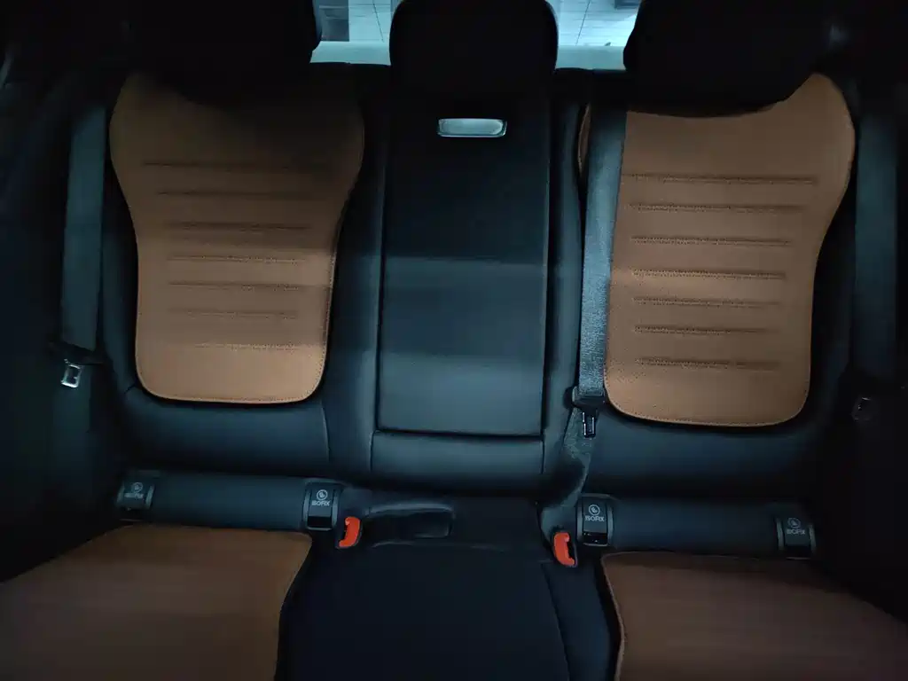 Mercedes-Benz C-Class — миниатюра 12