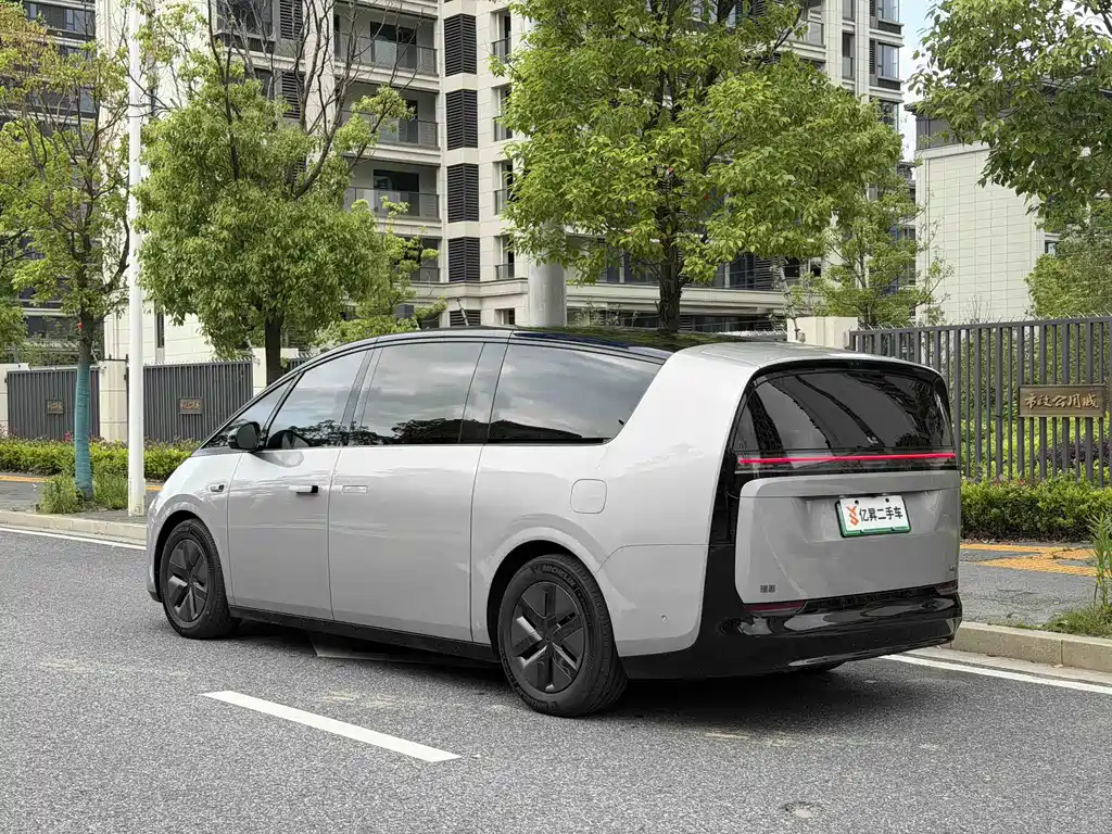 Li Auto MEGA 2024 Ultra