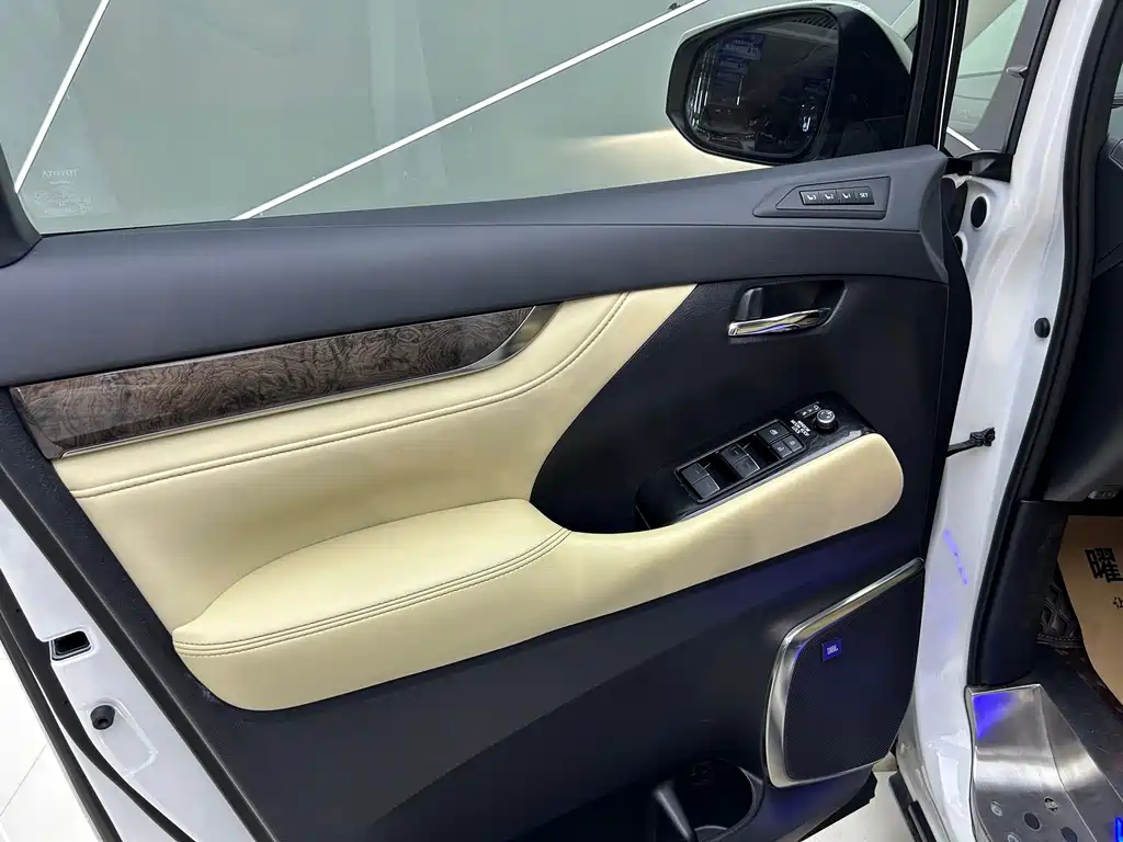 Toyota Vellfire — миниатюра 7