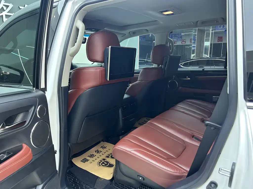Lexus LX — миниатюра 9