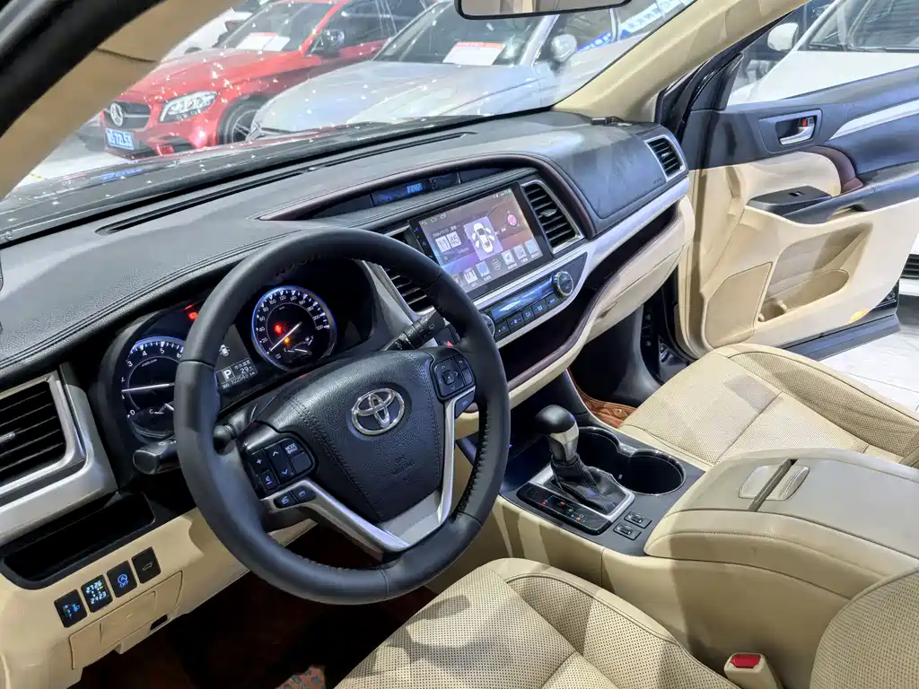Toyota Highlander 2015 2.0T Luxury 7 мест