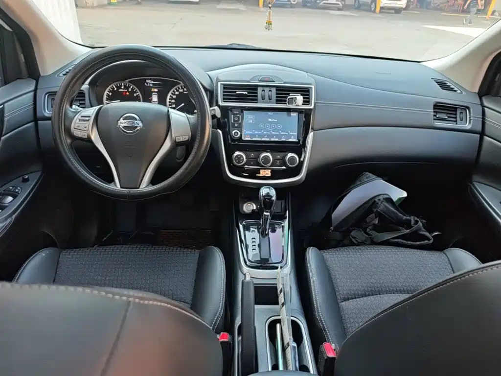 Nissan Tiida — миниатюра 10