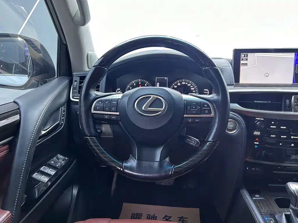 Lexus LX — миниатюра 11