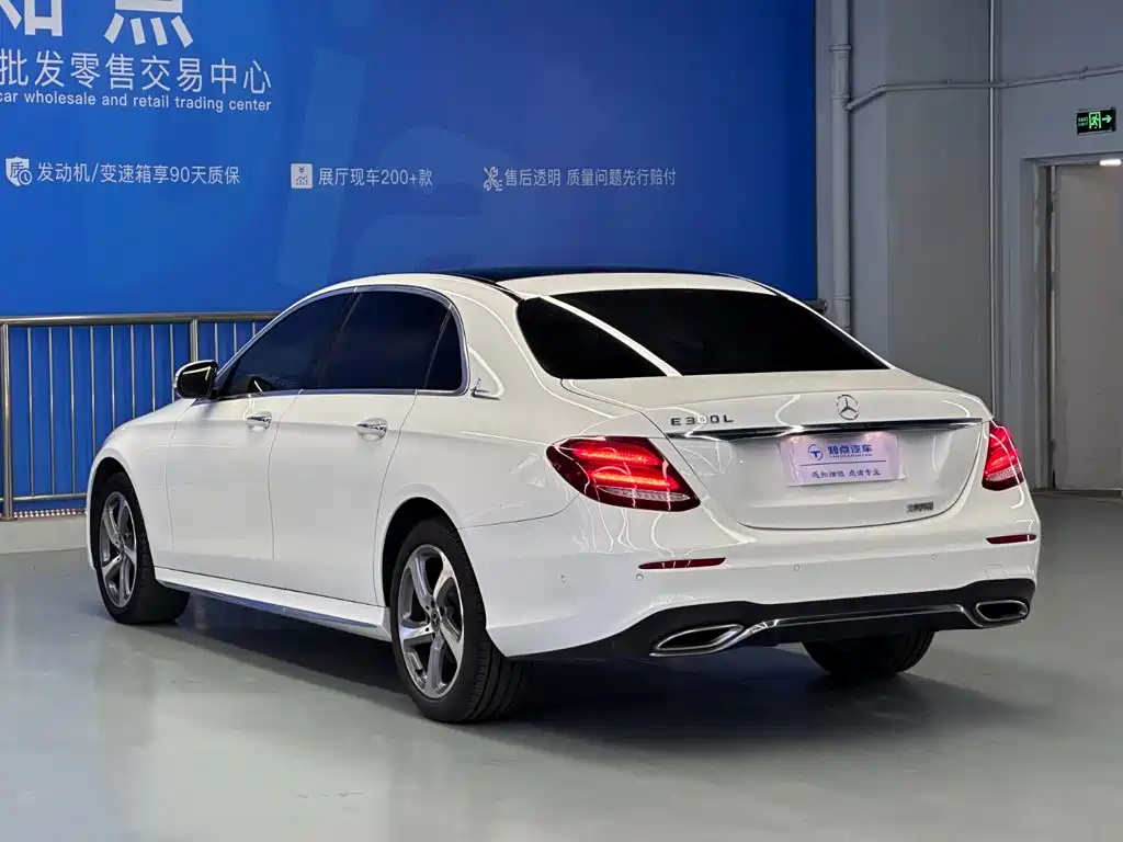 Mercedes-Benz E-Class — миниатюра 17