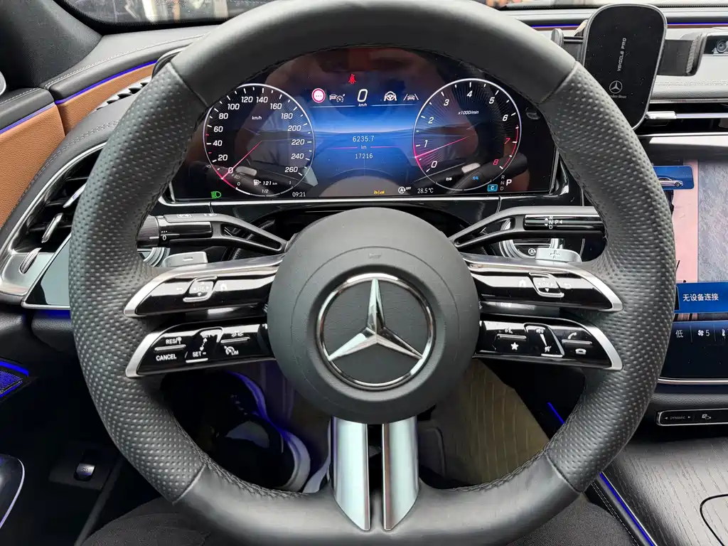 Mercedes-Benz E-Class — миниатюра 6