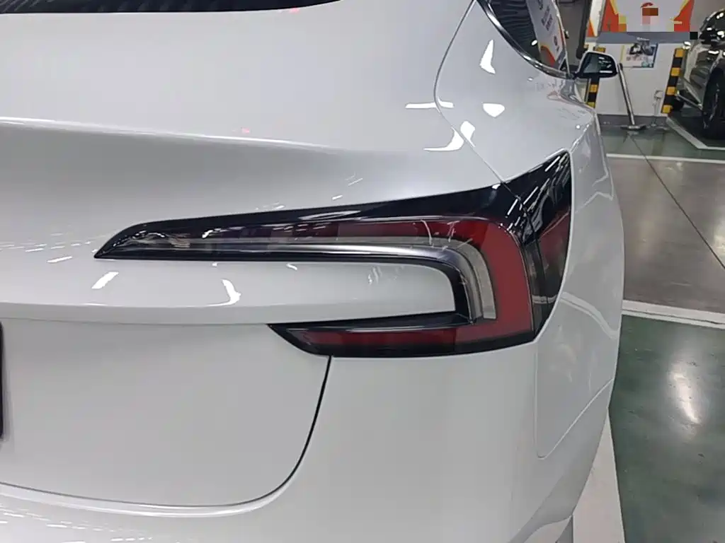 Tesla Model 3 — миниатюра 8