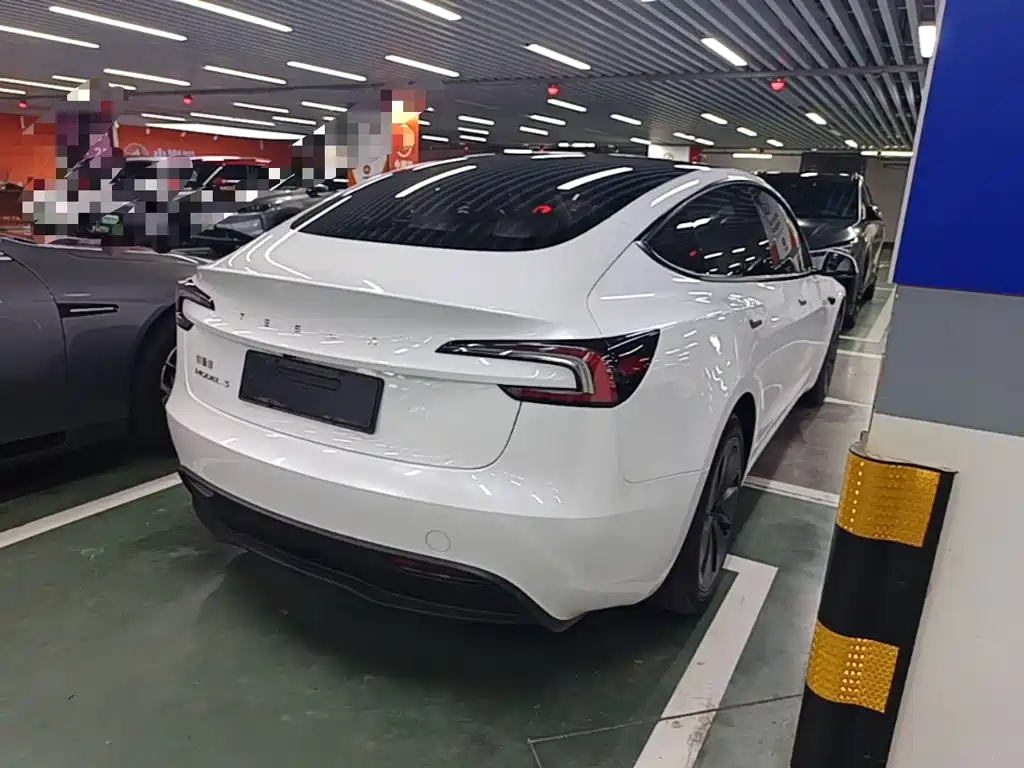 Tesla Model 3 — миниатюра 7