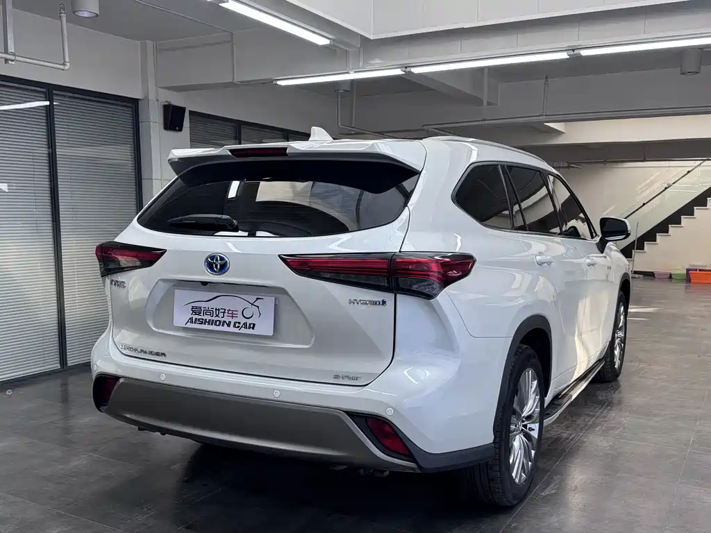Toyota Highlander 2023 2.5L Luxury 7 мест