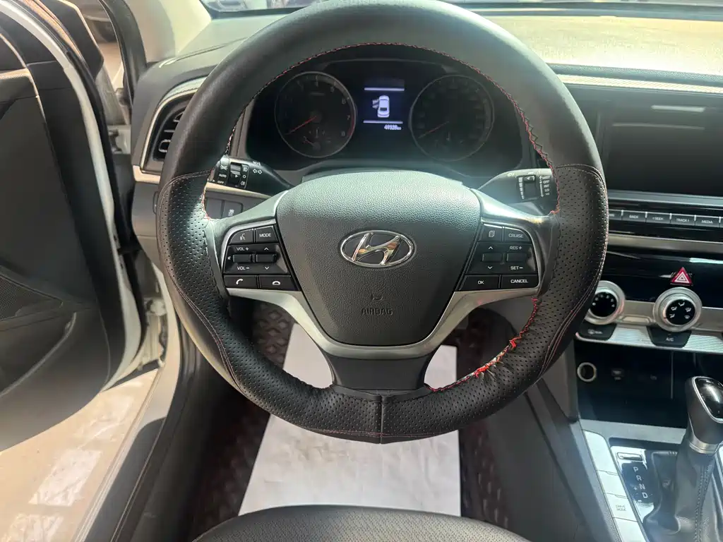 Hyundai Elantra — миниатюра 6