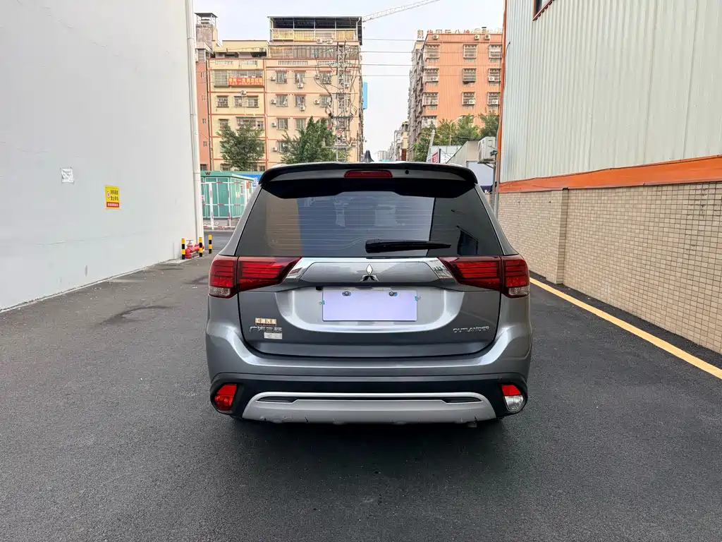 Mitsubishi Outlander — миниатюра 8