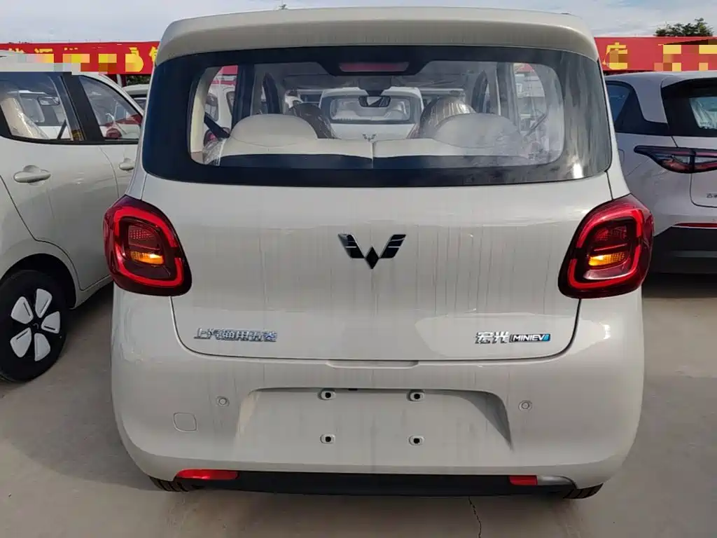 Wuling MINIEV — миниатюра 6