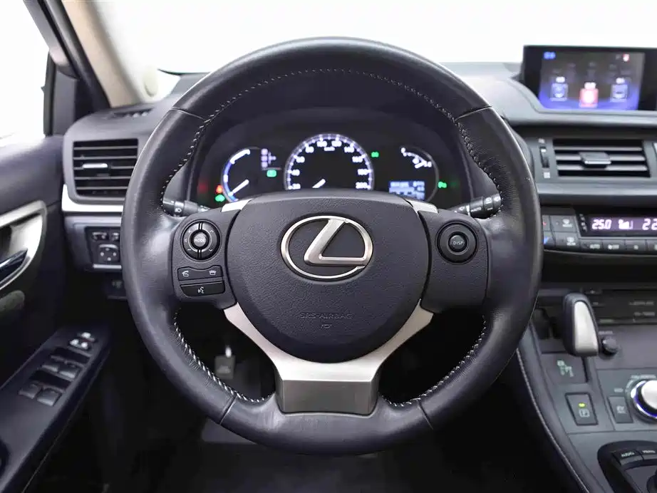 Lexus CT — миниатюра 18