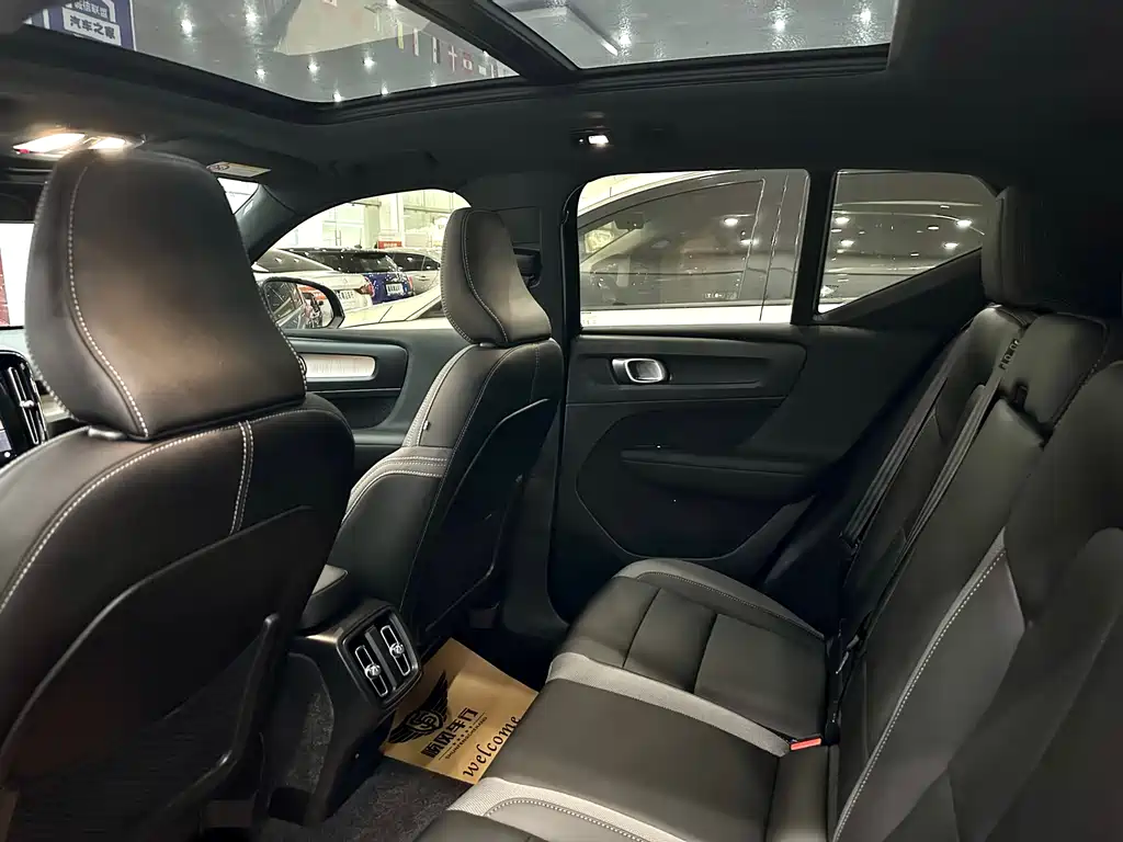 Volvo XC40 2023 B3 Luxury