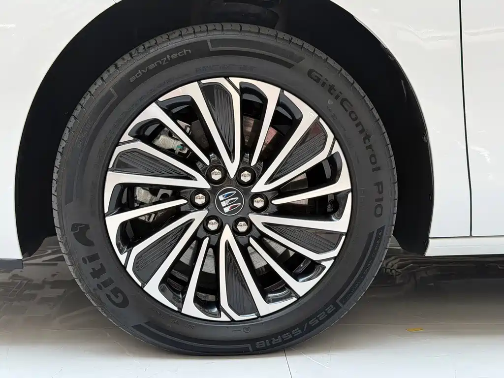 Buick GL8 Hybrid — миниатюра 8