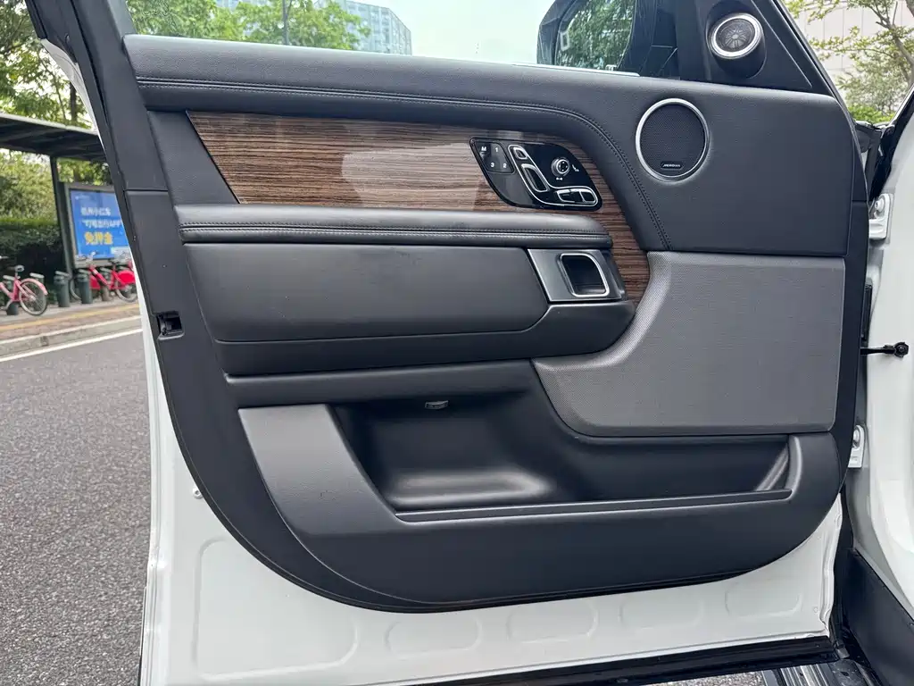Land Rover Range Rover — миниатюра 9
