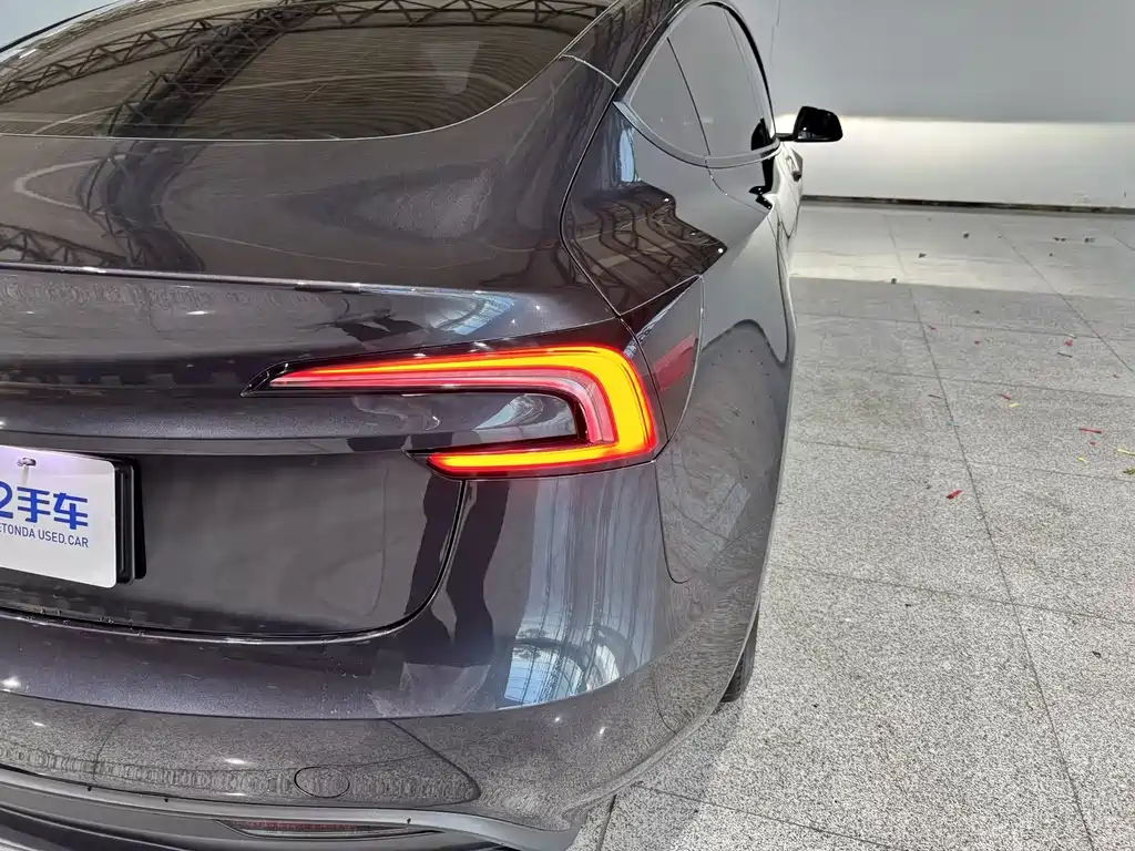 Tesla Model 3 — миниатюра 21