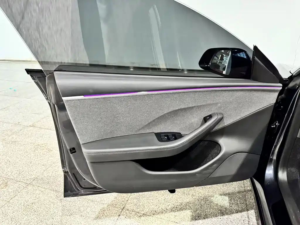 Tesla Model 3 — миниатюра 23