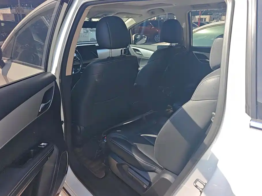 BYD MAX — миниатюра 11