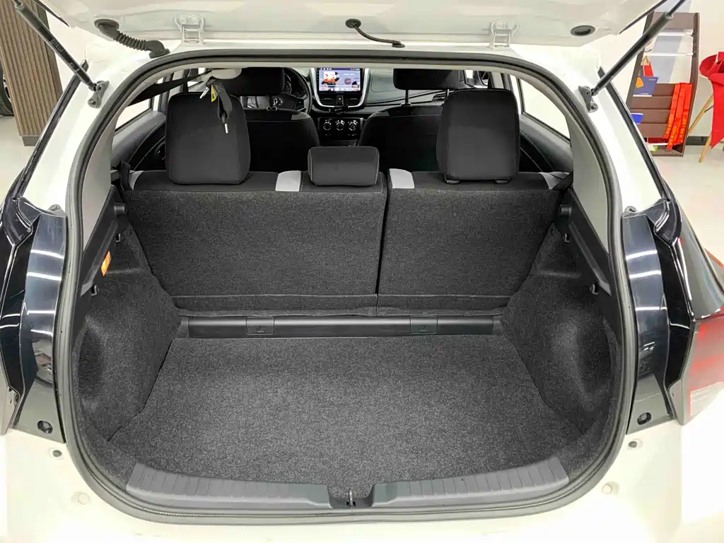 Toyota Yaris L — миниатюра 11