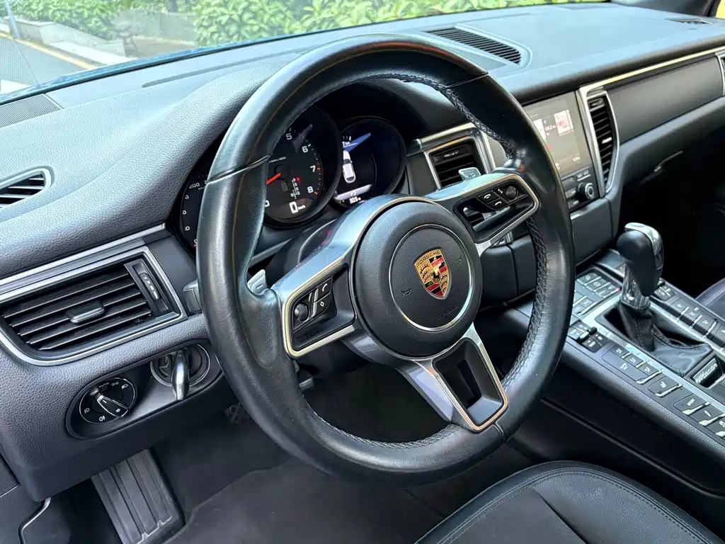 Porsche Macan — миниатюра 14