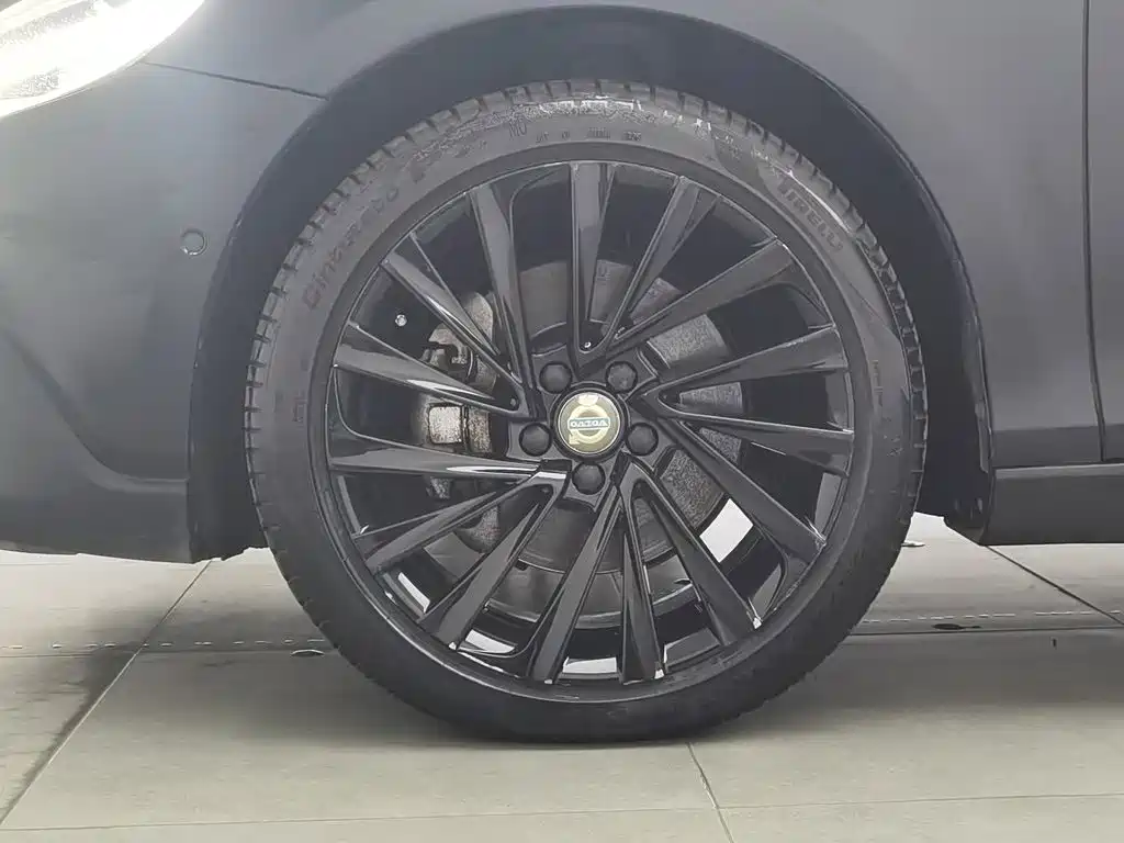 Volvo V40 — миниатюра 17
