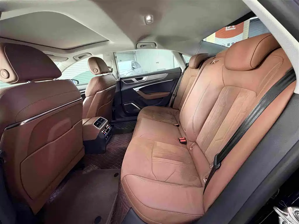 Audi A7L — миниатюра 6