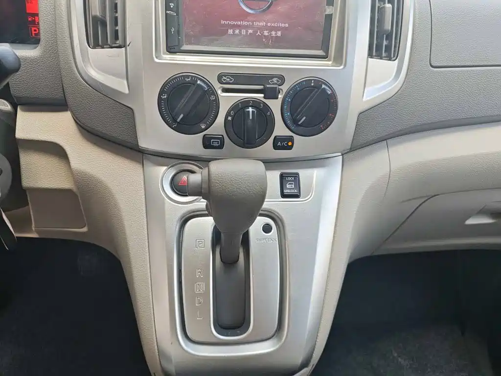 Nissan NV200 — миниатюра 10