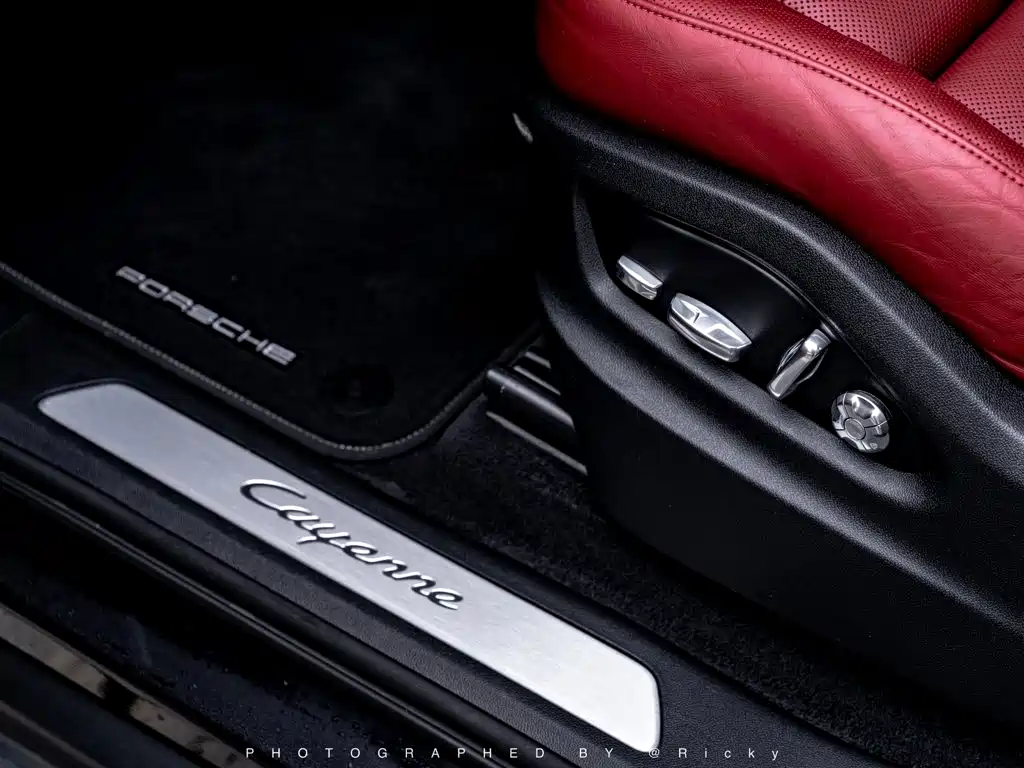 Porsche Cayenne — миниатюра 9