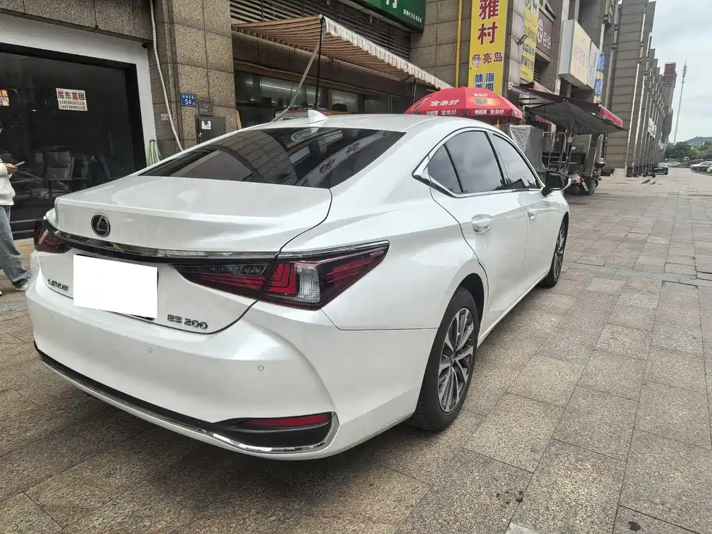 Lexus ES — миниатюра 7