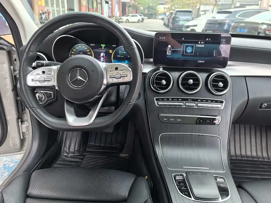 Mercedes-Benz C-Class — миниатюра 13