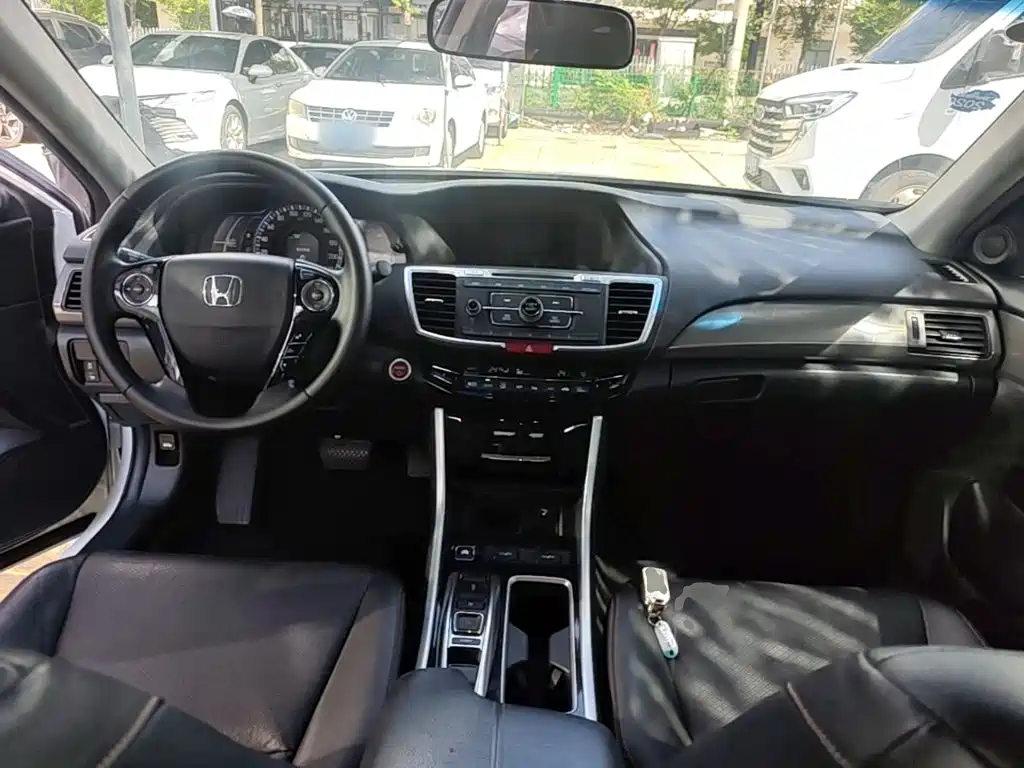 Honda Accord — миниатюра 10