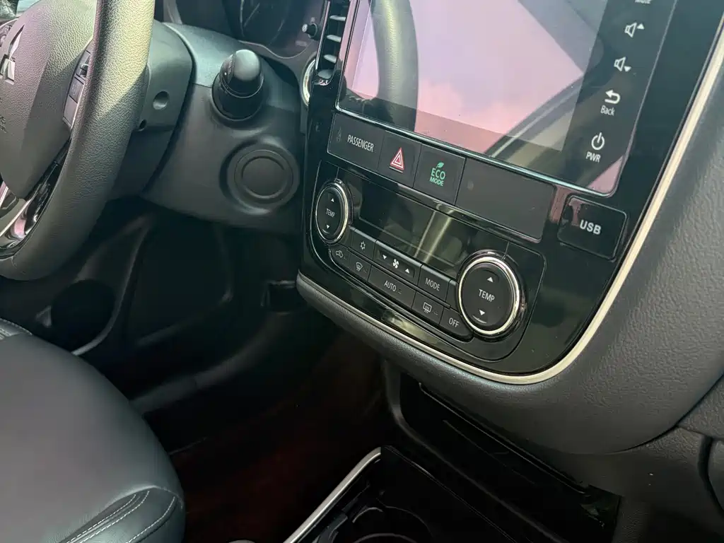Mitsubishi Outlander — миниатюра 19