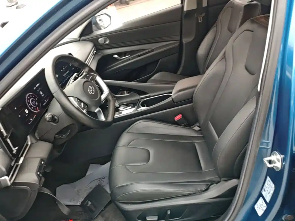 Hyundai Elantra — миниатюра 15