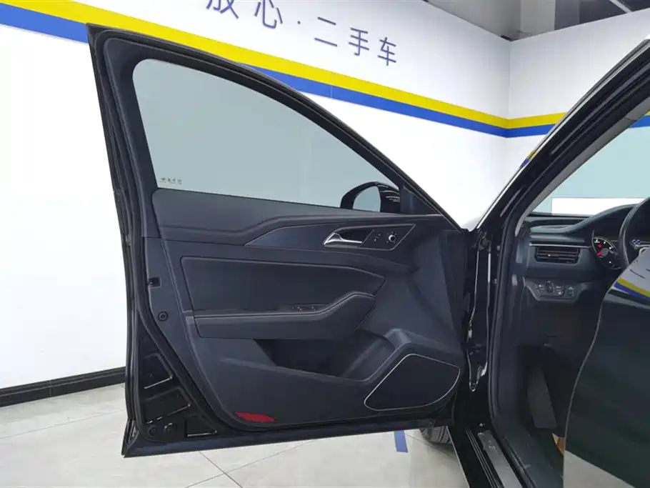 Hongqi H5 2020 1.8T AT